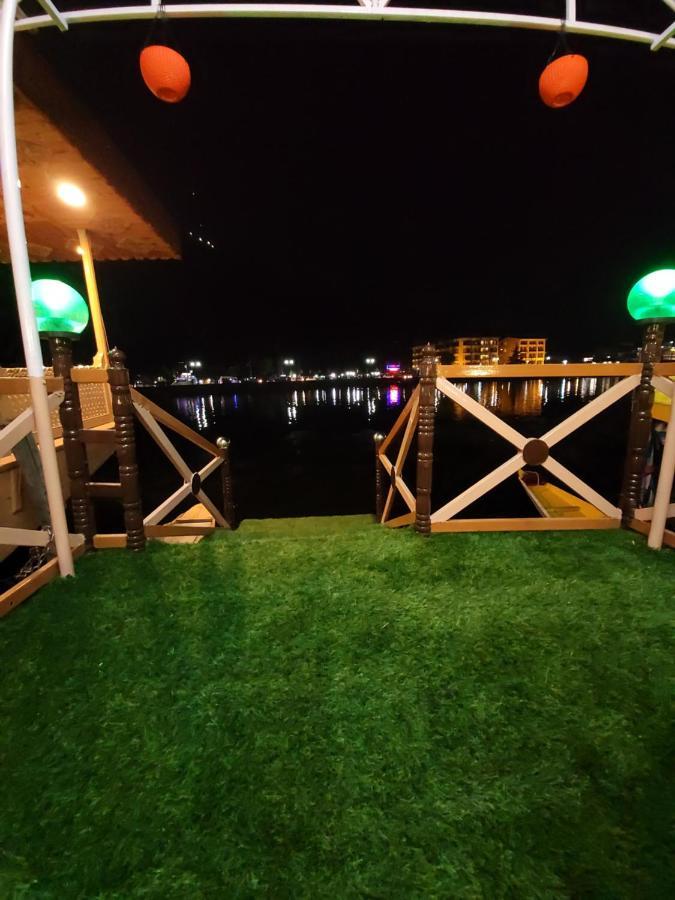 Tashkand Houseboat Srīnagar Eksteriør bilde