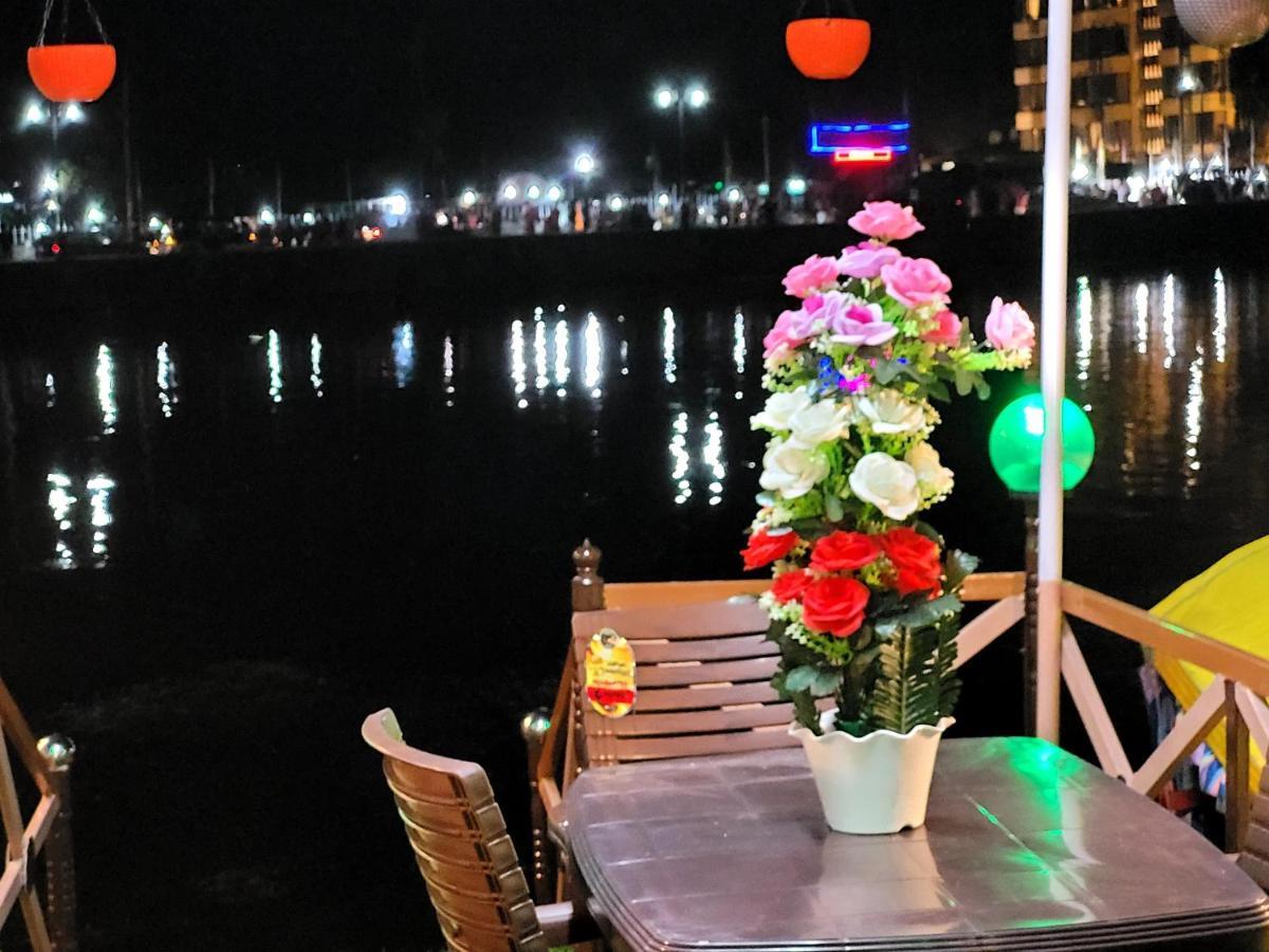 Tashkand Houseboat Srīnagar Eksteriør bilde