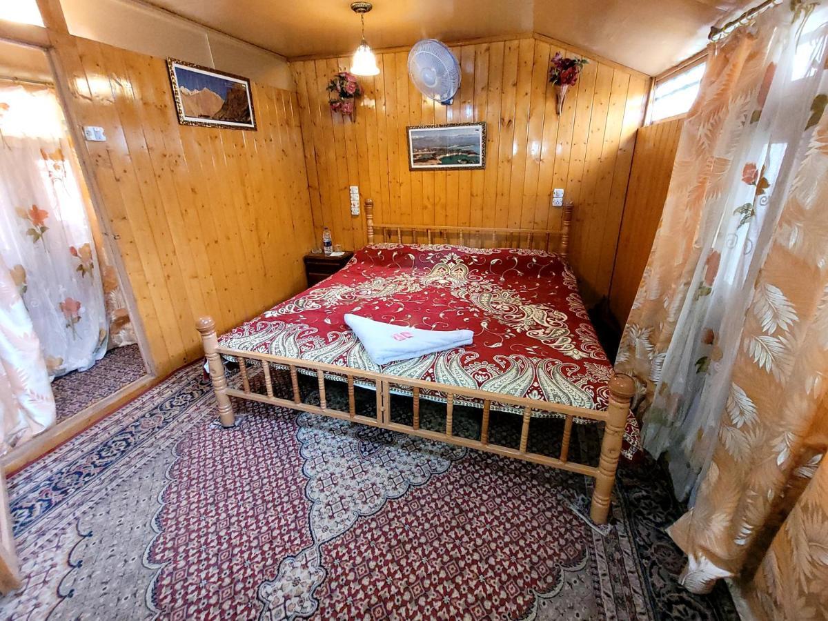 Tashkand Houseboat Srīnagar Eksteriør bilde
