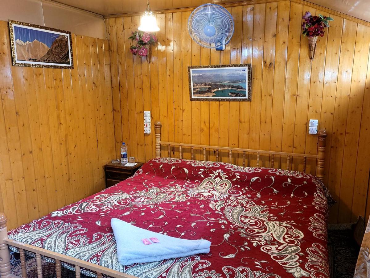 Tashkand Houseboat Srīnagar Eksteriør bilde