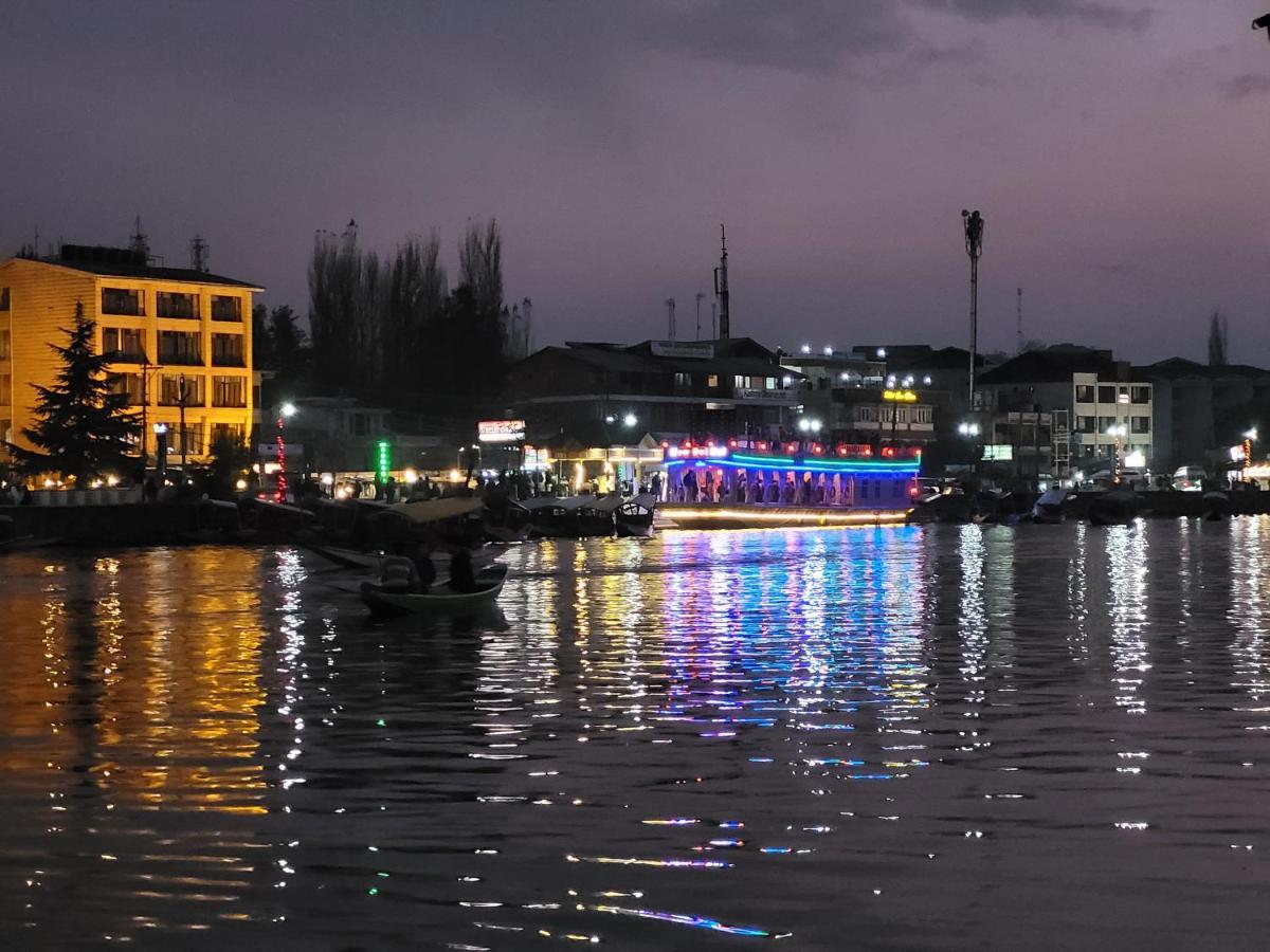 Tashkand Houseboat Srīnagar Eksteriør bilde