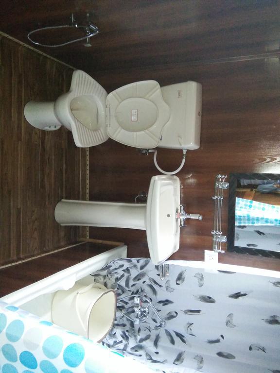 Tashkand Houseboat Srīnagar Eksteriør bilde