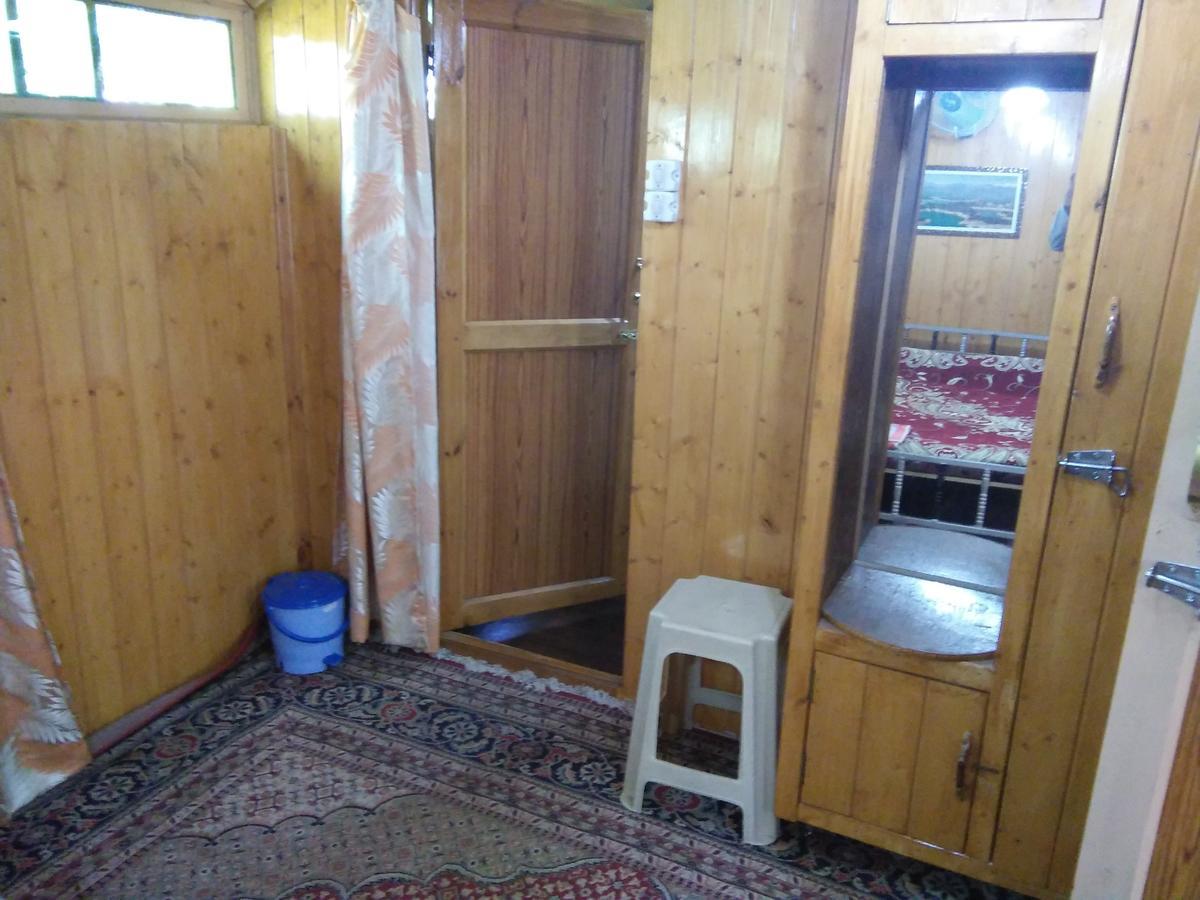 Tashkand Houseboat Srīnagar Eksteriør bilde
