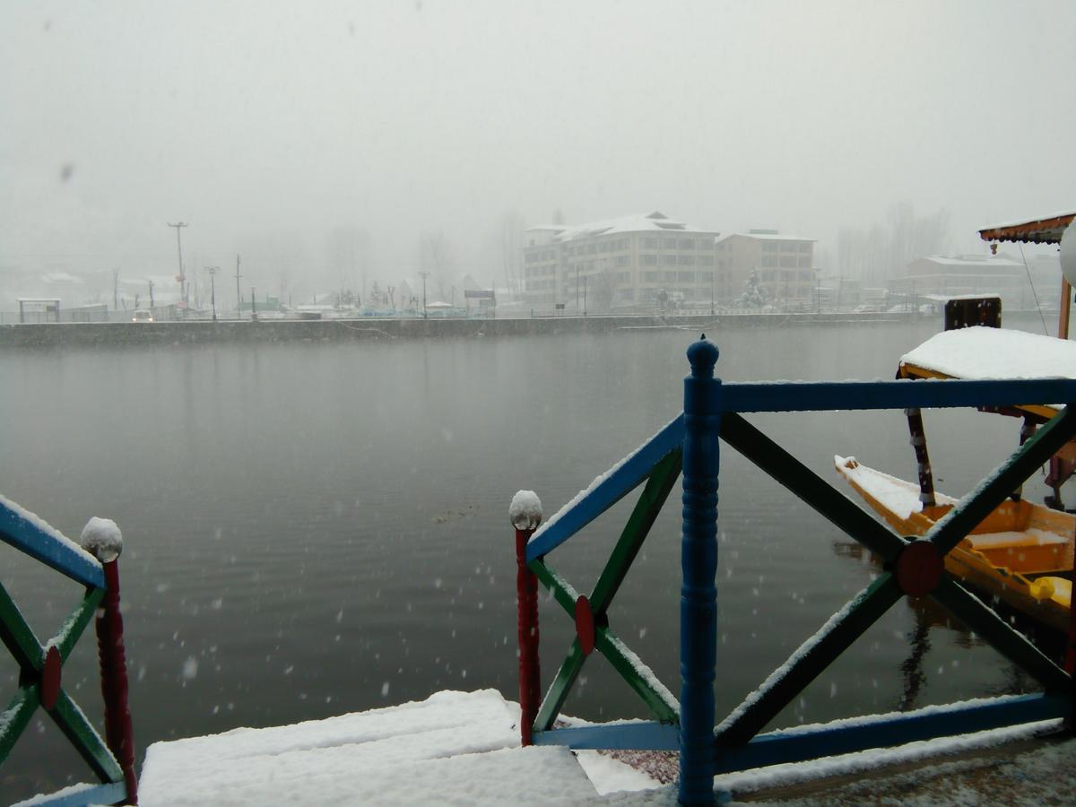 Tashkand Houseboat Srīnagar Eksteriør bilde