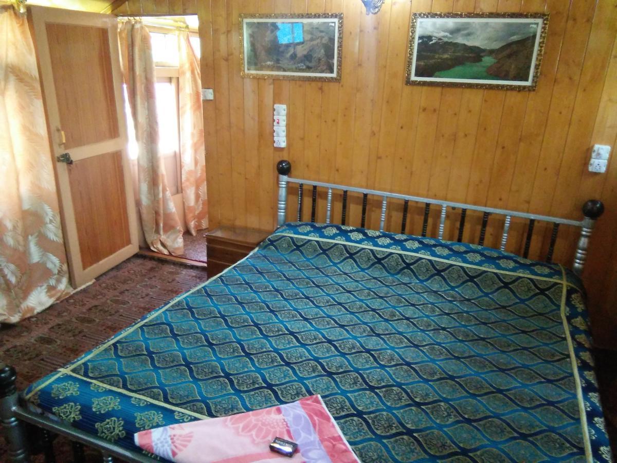 Tashkand Houseboat Srīnagar Eksteriør bilde